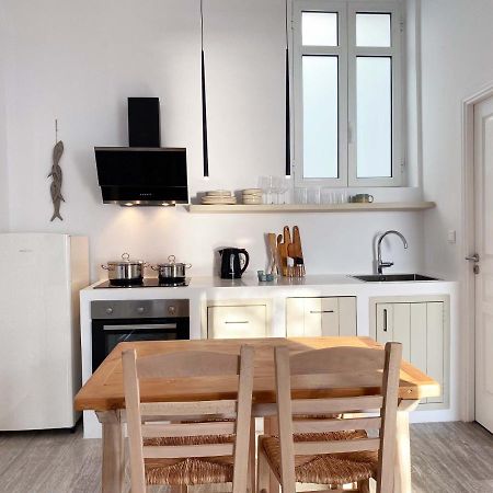 Lyra Seafront Apartment , Paroikia Town Center Eksteriør bilde