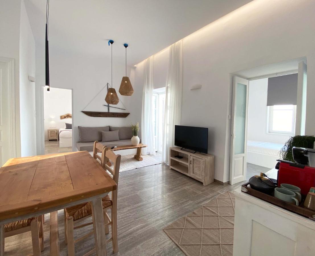 Lyra Seafront Apartment , Paroikia Town Center Eksteriør bilde